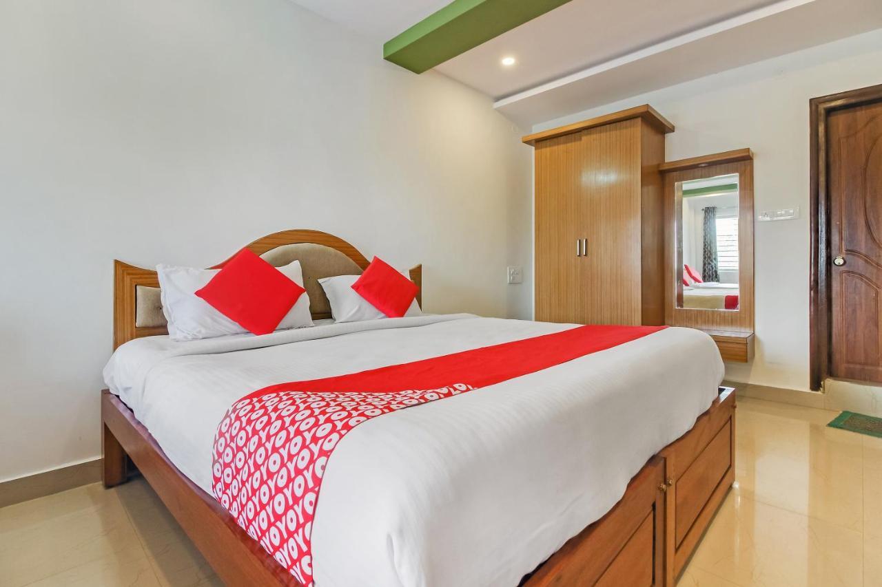 Oyo 28303 Yesh Comforts Hotel Madikeri Luaran gambar