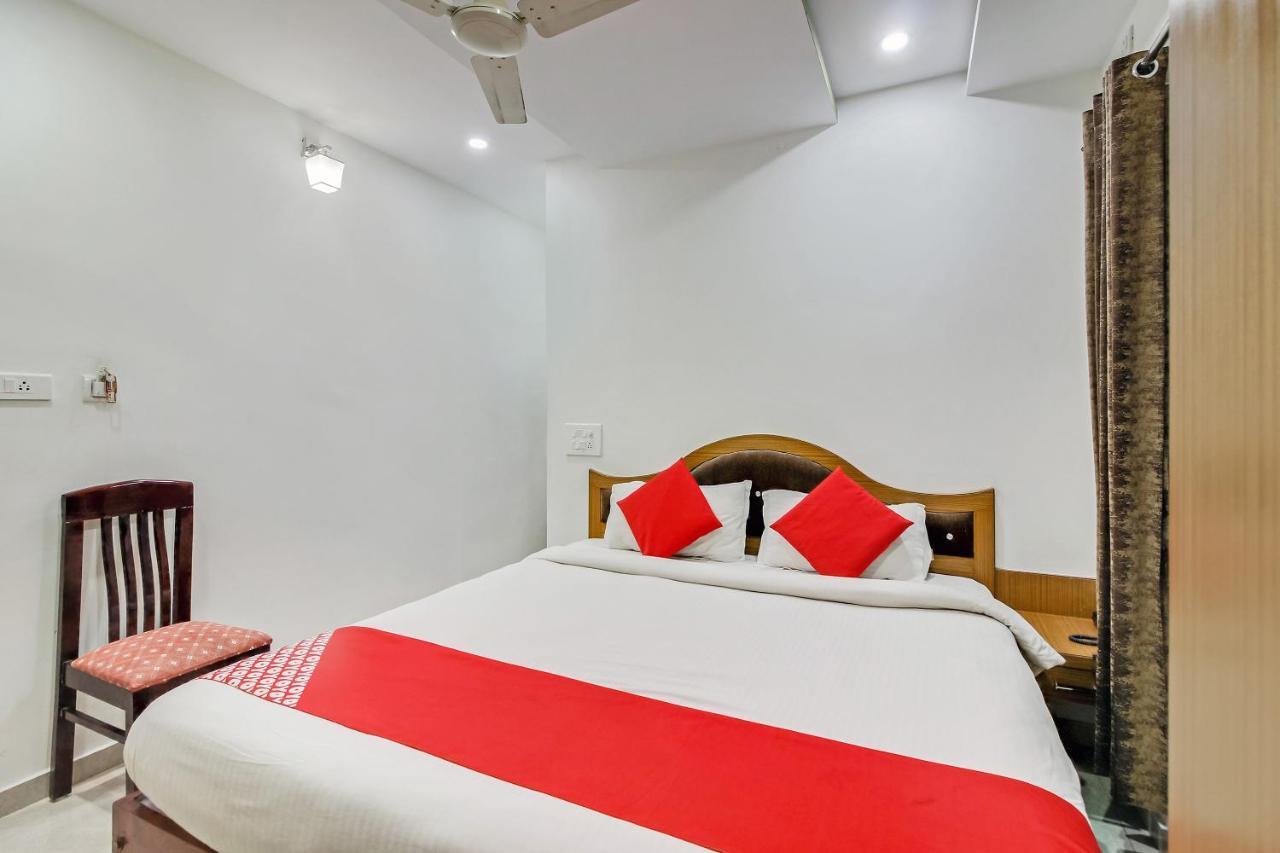Oyo 28303 Yesh Comforts Hotel Madikeri Luaran gambar