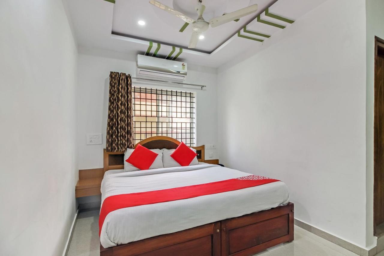 Oyo 28303 Yesh Comforts Hotel Madikeri Luaran gambar