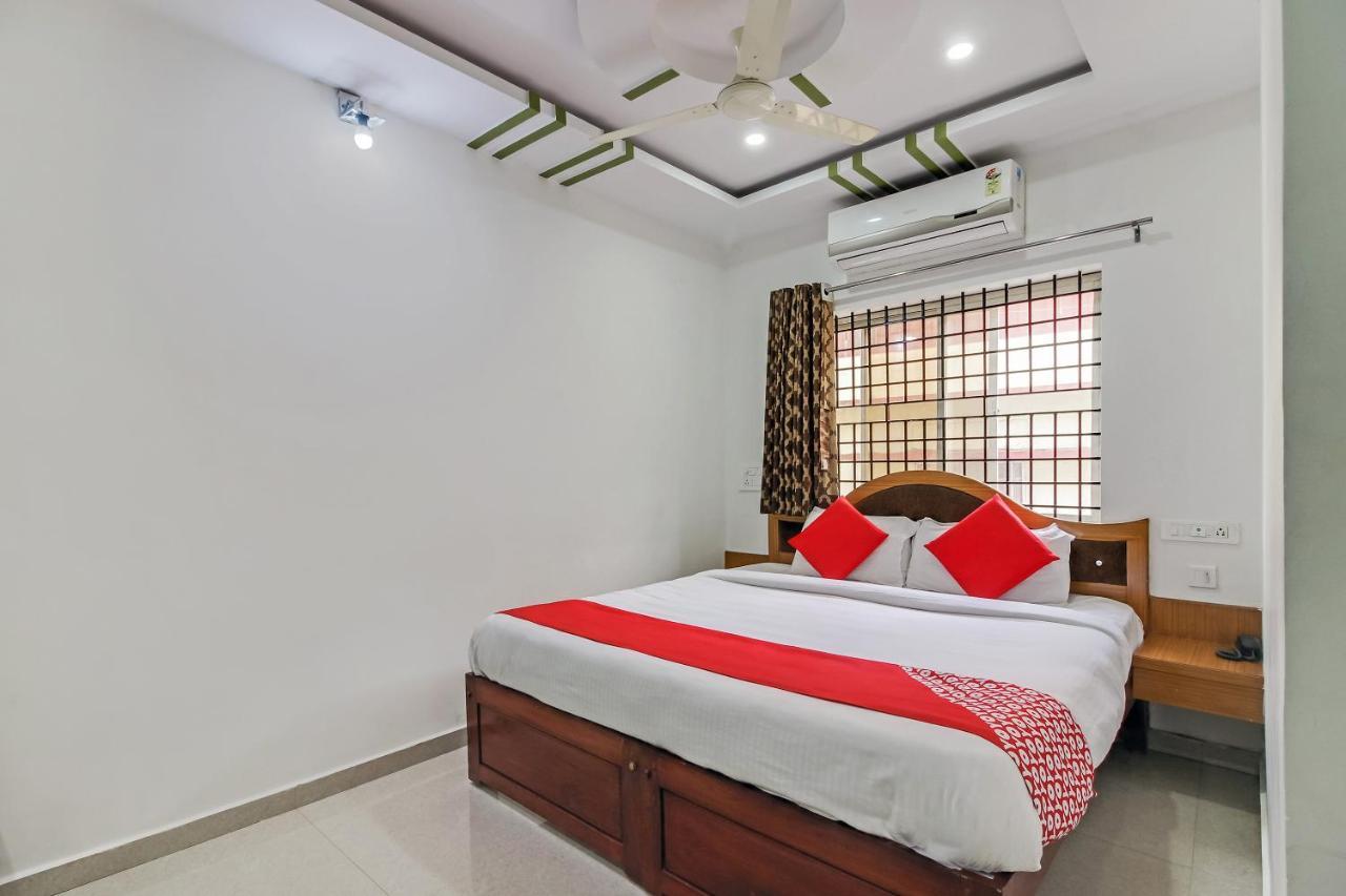 Oyo 28303 Yesh Comforts Hotel Madikeri Luaran gambar