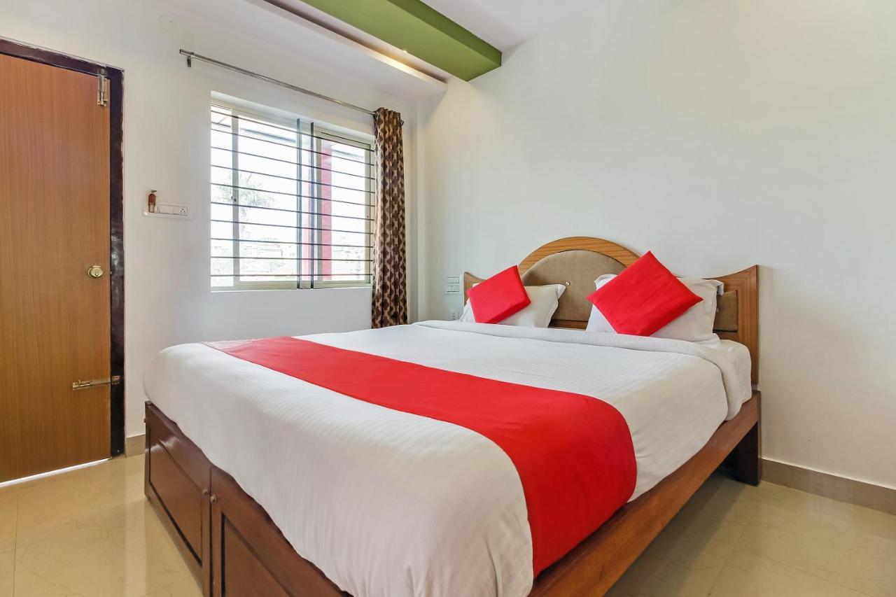 Oyo 28303 Yesh Comforts Hotel Madikeri Luaran gambar
