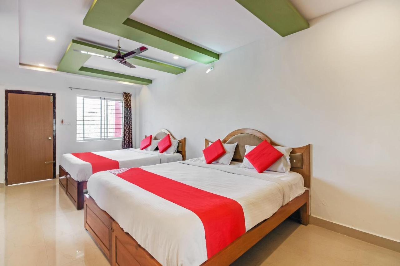 Oyo 28303 Yesh Comforts Hotel Madikeri Luaran gambar