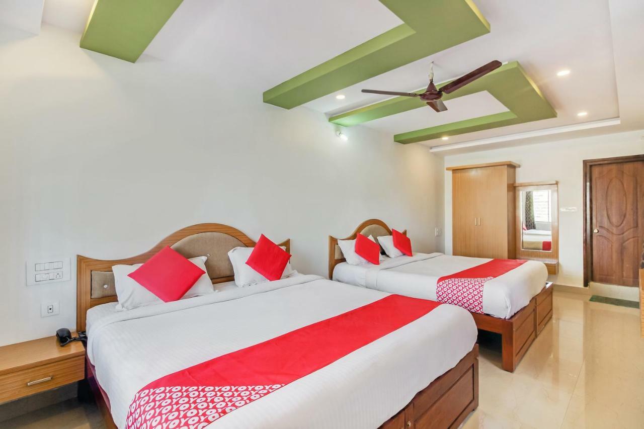 Oyo 28303 Yesh Comforts Hotel Madikeri Luaran gambar