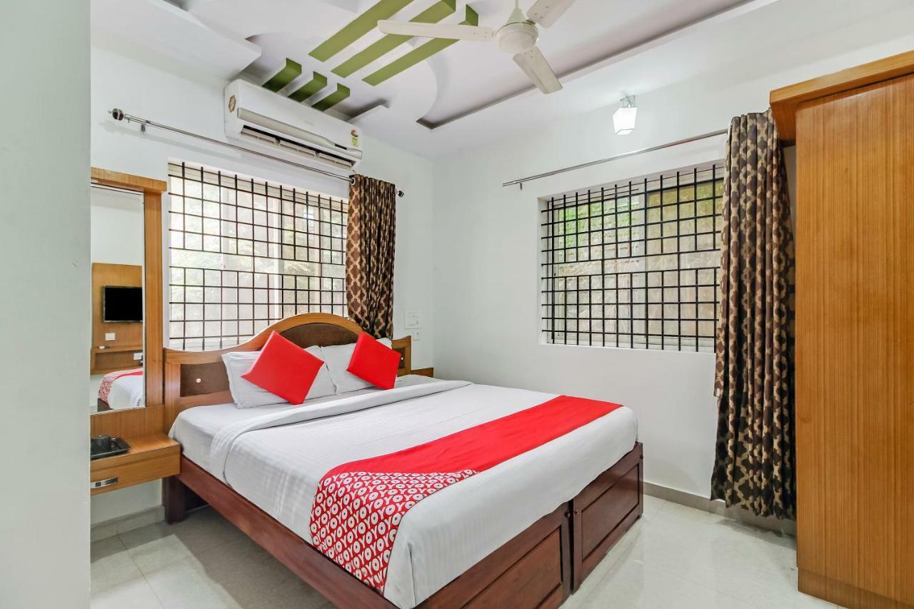 Oyo 28303 Yesh Comforts Hotel Madikeri Luaran gambar