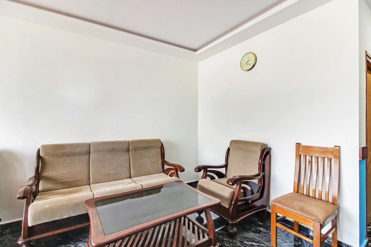 Oyo 28303 Yesh Comforts Hotel Madikeri Luaran gambar
