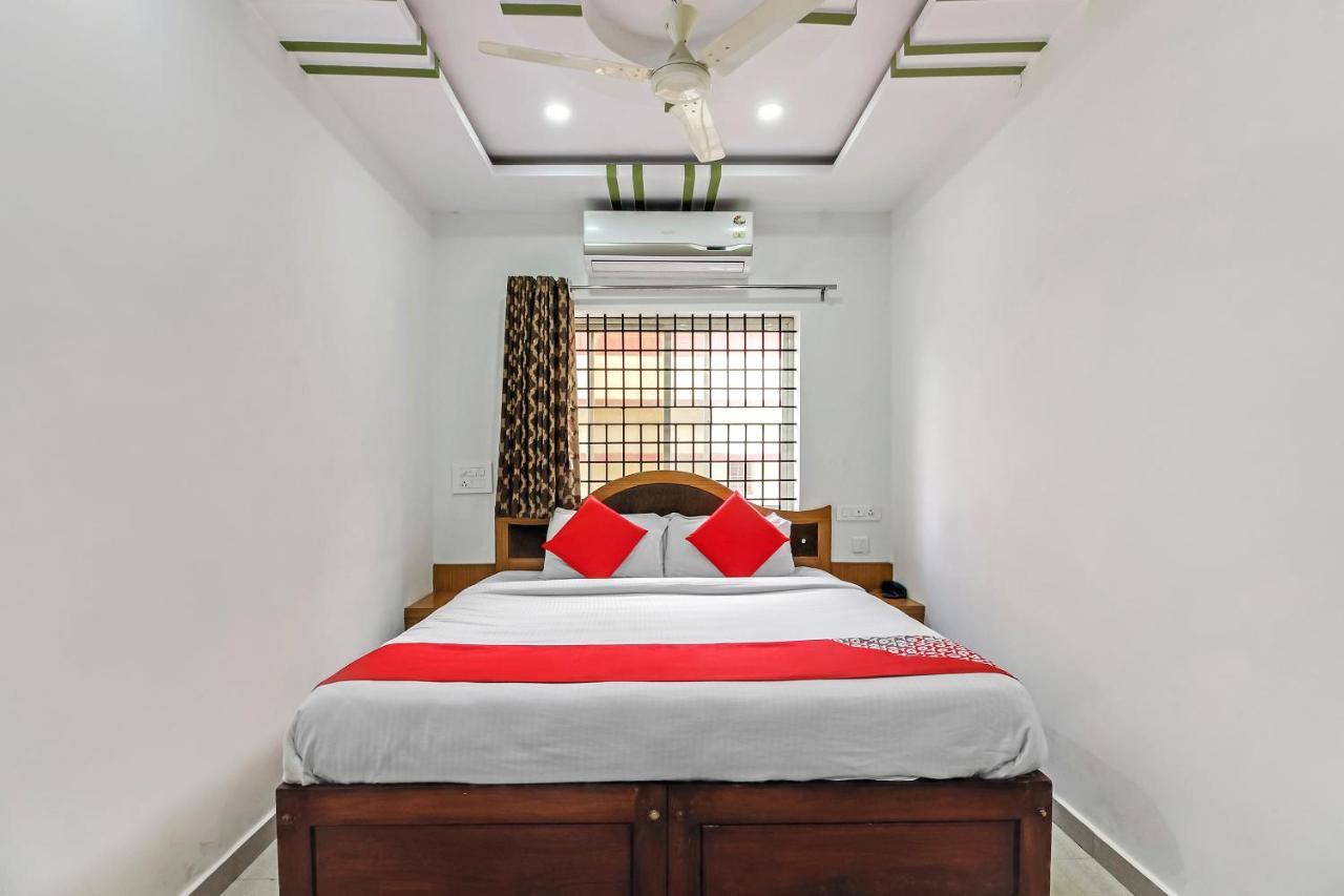Oyo 28303 Yesh Comforts Hotel Madikeri Luaran gambar