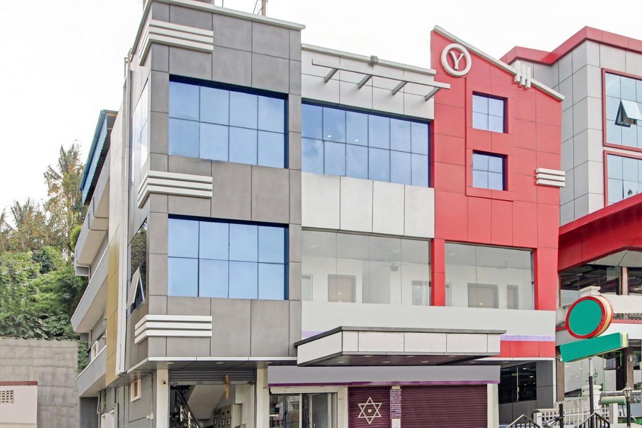 Oyo 28303 Yesh Comforts Hotel Madikeri Luaran gambar